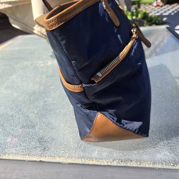 MICHAEL KORS KEMPTON POCKETS SHOULDER BAG LEATHER / NYLON - Picture 3 of 15